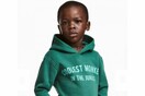 Σάλος με καμπάνια της H&M - Η φωτογραφία που κατηγορήθηκε για ρατσισμό