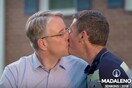 ΗΠΑ: Ομοφυλόφιλος πολιτικός των Δημοκρατικών έγραψε προεκλογική ιστορία με ένα φιλί - ΒΙΝΤΕΟ