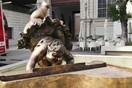 Αγάλματα Κινέζου καλλιτέχνη στο λιμάνι της Θεσσαλονίκης