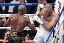 O Floyd Mayweather Jr. νίκησε τον Conor McGregor στη «μάχη του αιώνα»