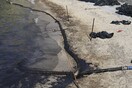 Ο δήμος Σαρωνικού απαντά στις επικρίσεις για τη διαχείριση της πετρελαιοκηλίδας