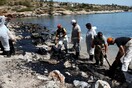 Συνεχίζονται οι εργασίες αντιμετώπισης της πετρελαιοκηλίδας στον Σαρωνικό