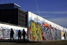 Γερμανία: Τρεις δεκαετίες μετά την πτώση του τείχους οι διαφορές παραμένουν
