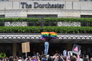 «Ντροπή σας, δολοφόνοι» - Ακτιβιστές διαδηλώνουν κατά του Μπρουνέι έξω από το ξενοδοχείο Dorchester