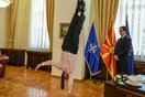 Ο πρέσβης του Ισραήλ στη Βόρεια Μακεδονία χαιρετάει τον πρόεδρο της χώρας με κατακόρυφο