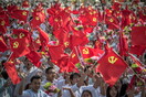 NYT: Οι ΗΠΑ σχεδιάζουν ταξιδιωτικούς περιορισμούς για εκατομμύρια μέλη του ΚΚ Κίνας
