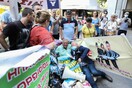 ΠΟΕΔΗΝ: Ενταση στο υπουργείο Οικονομικών - Τραυματίστηκε ο Γιαννάκος
