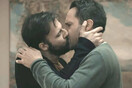 Κύπρος: Το γκέι φιλί στην κρατική τηλεόραση προκάλεσε αντιδράσεις και ο σκηνοθέτης υπερασπίστηκε την σκηνή αγάπης