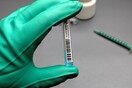 Pfizer και Moderna ελέγχουν τα εμβόλιά τους κατά του νέου στελέχους του κορωνοϊού