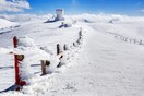 Χιονοσκέπαστα ελληνικά βουνά μέσα στην κάψα του Ιουνίου