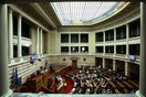 Θύελλα αντιδράσεων στη Βουλή για τον "βομβαρδισμό" τροπολογιών- Αποχωρεί το ΚΚΕ