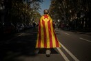 Χιλιάδες Καταλανοί αυτονομιστές πάνε Βρυξέλλες για να φωνάξουν υπέρ του Πουτζντεμόν
