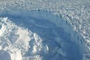 Εντυπωσιακό βίντεο με τεράστιο τμήμα παγετώνα να σπάει στη Γροιλανδία