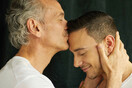 Ο Έλληνας χορευτής Στέφανος Δημουλάς φωτογραφίζεται με τον πατέρα του στο εξώφυλλο του γκέι περιοδικού Attitude