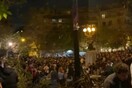 Κυψέλη: Κορωνοπάρτι στην πλατεία με εκατοντάδες άτομα και DJ