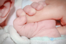 Απαγωγή βρέφους από μαιευτήριο: Άρπαξε νεογέννητο και το παρουσίασε ως δικό της
