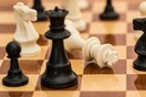Αντιδράσεις για απόφαση της Σκακιστικής Ομοσπονδίας να κλείσει χορηγία με εταιρεία αυξητικής στήθους για γυναικείο τουρνουά 