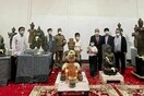 Η Καμπότζη πανηγυρίζει την επιστροφή πέντε αρχαίων γλυπτών των Χμερ από συλλογή ιδιώτη 