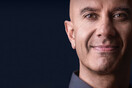 Ο σπουδαίος Robin Sharma συζητά με την Ελεονώρα Μελέτη για τον Ήρωα της διπλανής πόρτας. 