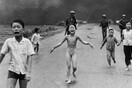 «Το κορίτσι της Ναπάλμ»: Η ιστορία της πιο συγκλονιστικής φωτογραφίας του πολέμου στο Βιετνάμ