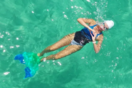 Ρεκόρ Γκίνες σαν «γοργόνα»- Κολύμπησε τη μεγαλύτερη απόσταση με μονοπέδιλο 
