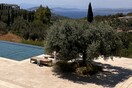 Grivalia Hospitality: Το Amanzoe διέκοψε προσωρινά τη λειτουργία του- Ο απολογισμός από τη φωτιά