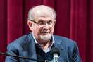 Salman Rushdie: Άγνωστη η κατάσταση της υγείας του μετά την επίθεση με μαχαίρι στη Νέα Υόρκη