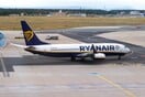 Η Ryanair κλείνει τη βάση της στην Αθήνα για τη χειμερινή σεζόν