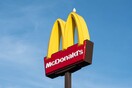 Παλαιό Φάληρο: Εισβολή ενόπλων στα McDonald's, παράτησαν το χρηματοκιβώτιο όταν έφτασε η αστυνομία