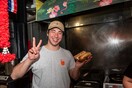 Ταϊλανδέζικο hot - dog, ιταλικά panzerotti και αμερικάνικα sliders: Όσα πρωτότυπα δοκιμάσαμε στο φετινό Athens Street Food Festival
