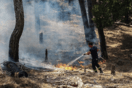Φωτιά στη Ρόδο: Συνεχίζεται η μάχη με τις φλόγες- Το μέτωπο κινείται προς το φράγμα Γαδουρά