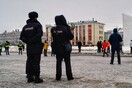 Φυλάκισαν Ρώσο που έγραψε στο χιόνι το σύνθημα «όχι στον πόλεμο»