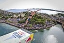 Red Bull Cliff Diving: Έχεις δει βουτιές από τα... 27 μέτρα;