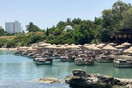 Ρόδος: 19 «καινούριες» ξαπλώστρες μέσα στη θάλασσα στην Αγία Μαρίνα εντόπισαν οι έλεγχοι