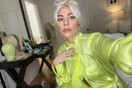 H Lady Gaga διαψεύδει τις φήμες για την εγκυμοσύνη της