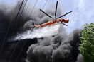 Εργοστάσιο – Κάτω Κηφισιά: Ελικόπτερο στην κατάσβεση για να μην επεκταθεί η φωτιά