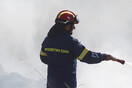 Φωτιά στη Σαλαμίνα: Τέθηκε υπό μερικό έλεγχο - Δύο πυροσβέστες τραυματίστηκαν