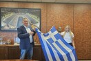 Ολυμπιακοί Αγώνες: Ο πρόεδρος της ΕΟΕ παρέδωσε στην Ντρισμπιώτη την ελληνική σημαία