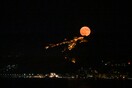 Πανσέληνος: Εντυπωσιακές εικόνες από το «φεγγάρι του ελαφιού»