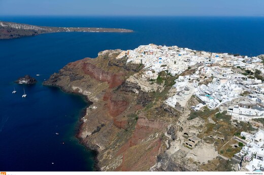 AFP: Η Σαντορίνη «το νησί του Instagram» πλήττεται από υπερτουρισμό
