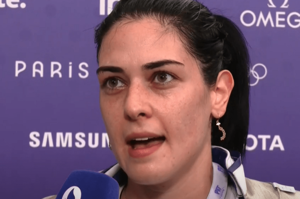 Δώρα Γκουντούρα: Διόρθωσε on air τον δημοσιογράφο της ΕΡΤ που είπε λάθος το επώνυμό της