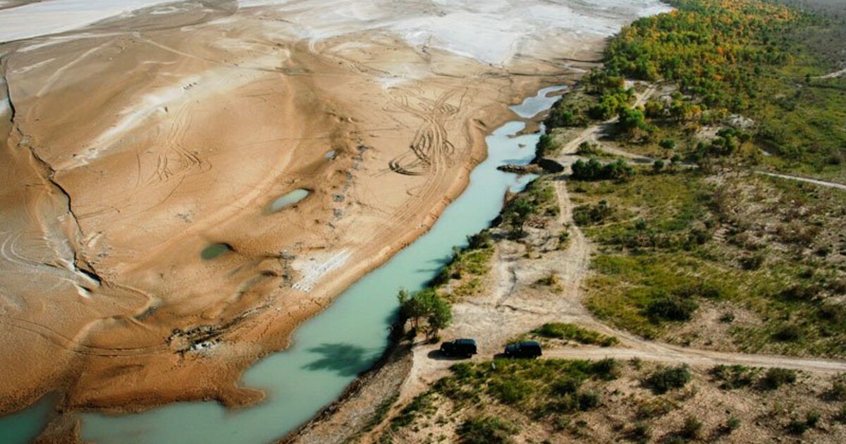 Rivers in the desert. Река Макан. Сухие реки в пустыне. Река Воронья пустыня. Мексиканские сухие реки.