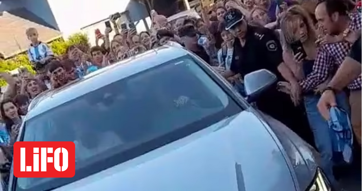 Lionel Messi : Des centaines de fans devant sa maison – Le moment où il arrive avec Antonella comme chauffeur