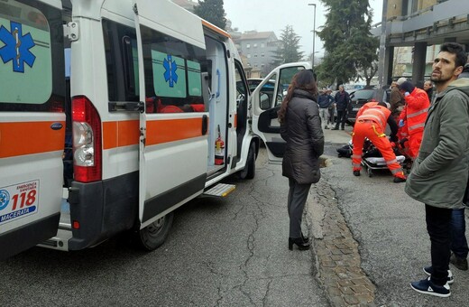 Συναγερμός στην κεντρική Ιταλία: Άνδρας άνοιξε πυρ εναντίον μεταναστών - Τέσσερις τραυματίες