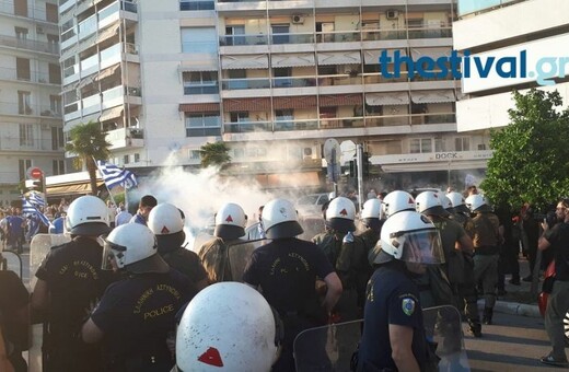 Θεσσαλονίκη: Επεισόδια, χημικά και κρότου-λάμψης στην πορεία διαμαρτυρίας για το «Βόρεια Μακεδονία»