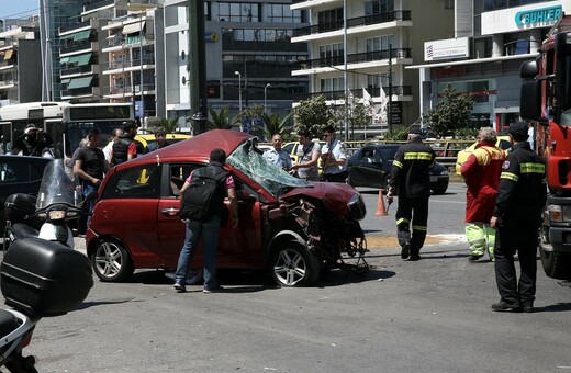 Σοβαρό τροχαίο στη λεωφόρο Συγγρού