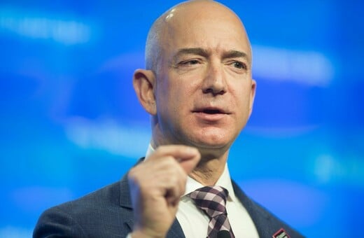 Την Πέμπτη ο Jeff Bezos έγινε ο πιο πλούσιος άνθρωπος στον πλανήτη, αλλά τα πράγματα άλλαξαν