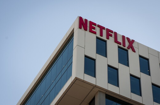 Το Netflix επενδύει 100 εκατ. δολάρια σε τράπεζες και επιχειρήσεις μαύρων