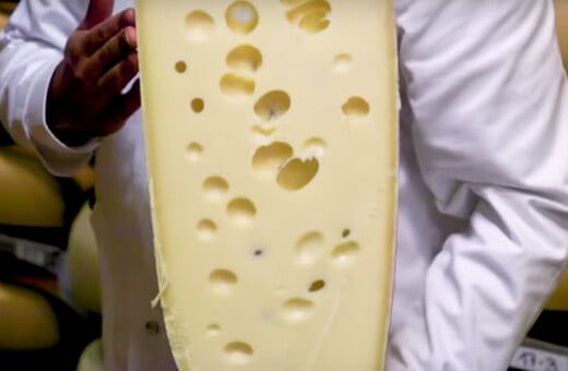 Πως παράγεται το τυρί έμενταλ;