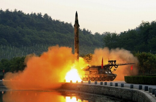 Η Βόρεια Κορέα εκτόξευσε νέο πύραυλο που έπεσε στη θάλασσα της Ιαπωνίας